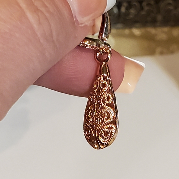 NWT True Vintage rose gold filagree earrings 3D - Picture 5 of 7